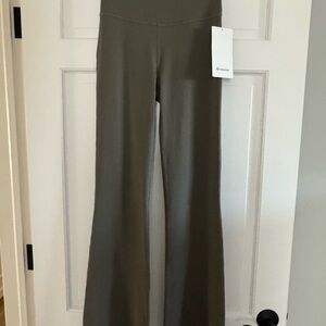 Lululemon Army Green Groove Pant SHR Flare Size 6